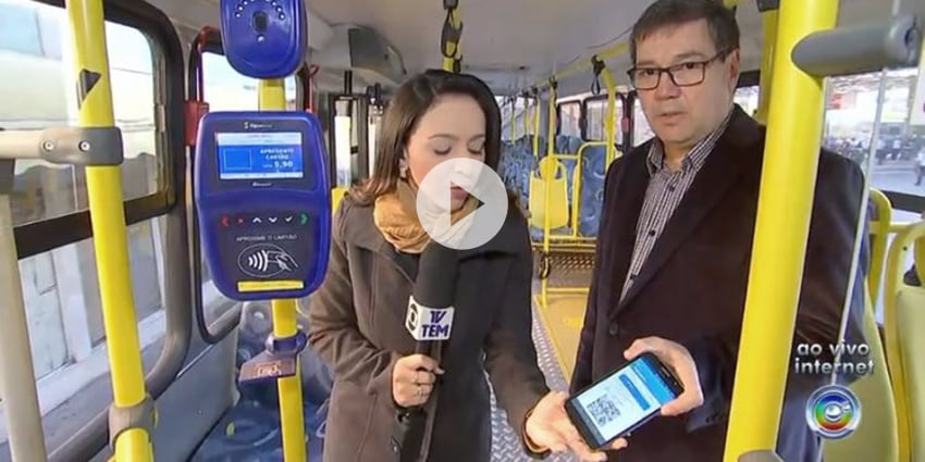Imagem da reportagem feita pela Globo apresentando o pagamento com celular nos ônibus na cidade de Sorocaba.